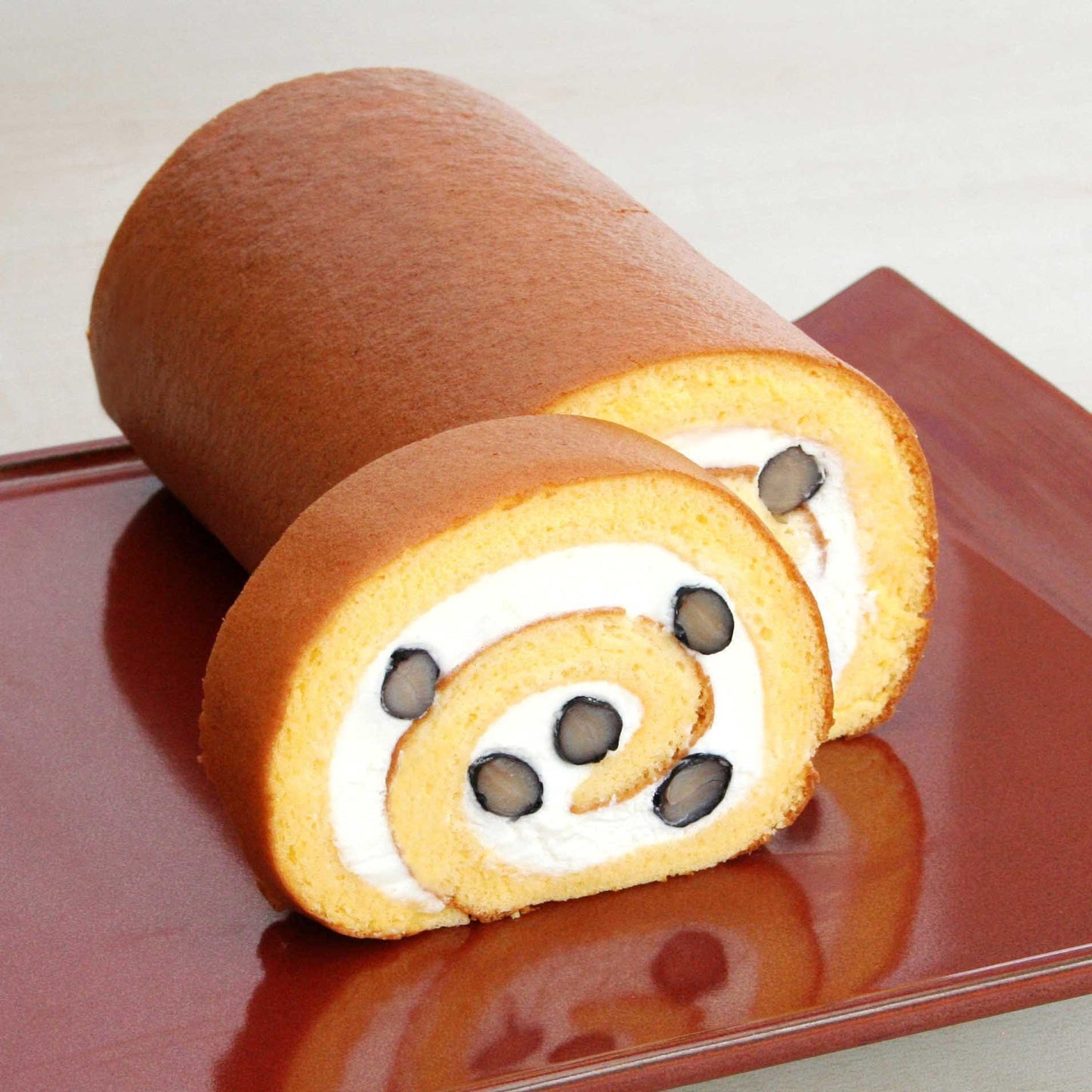 小川珈琲がお届けするロールケーキ。米粉100%使用のしっとりとした生地が特徴です。